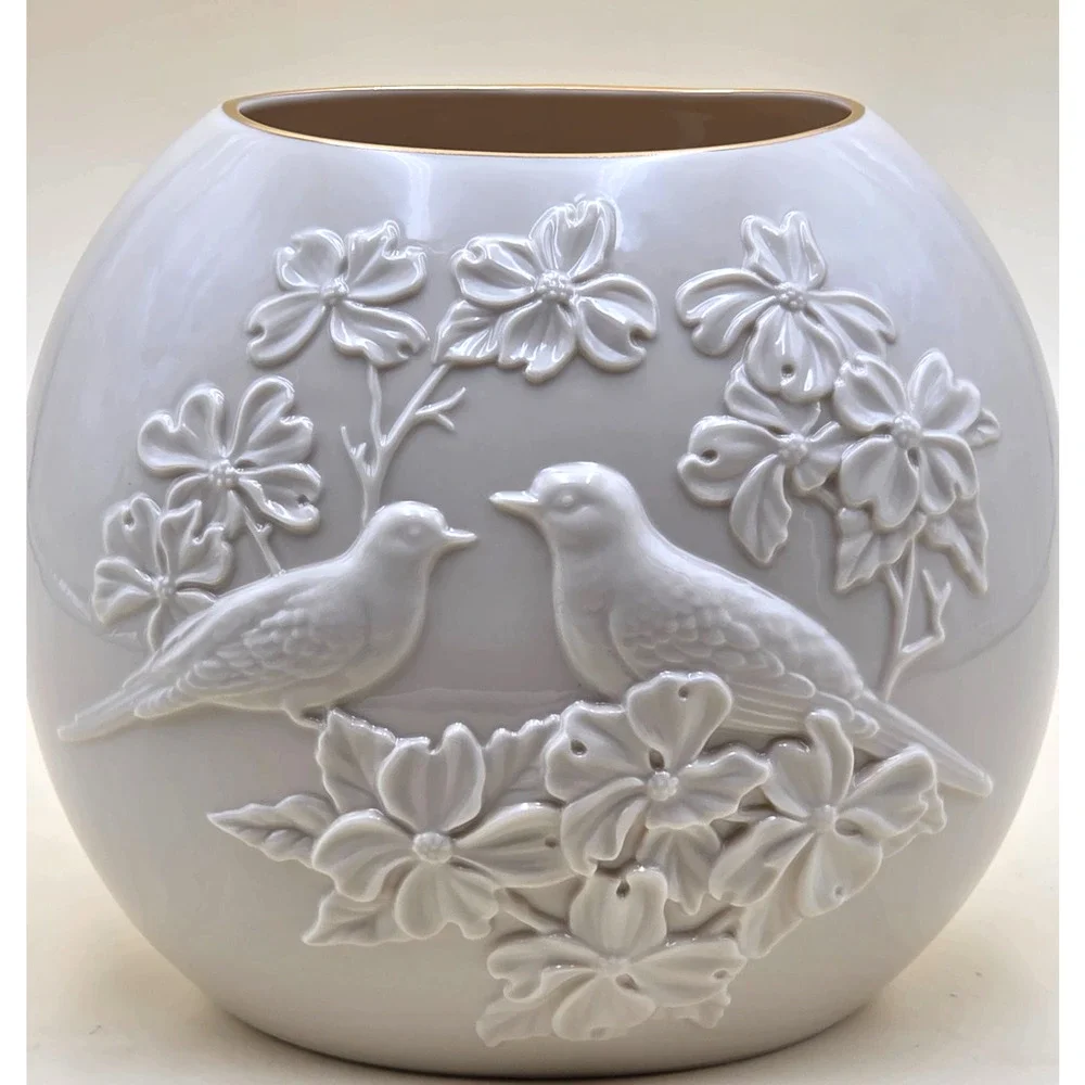 Lenox Spring Seasonal Vase Doves in a Dogwood Tree Legacy Edition 6402861 USA